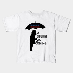 A storm is coming Kids T-Shirt